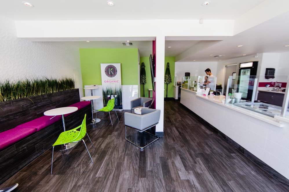 Krisp Juice Bar: Dining room