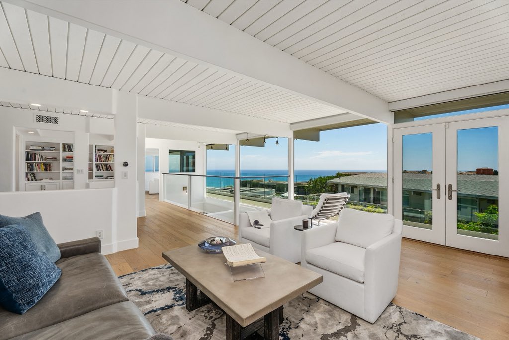 Bluff-top coastal home: Family room