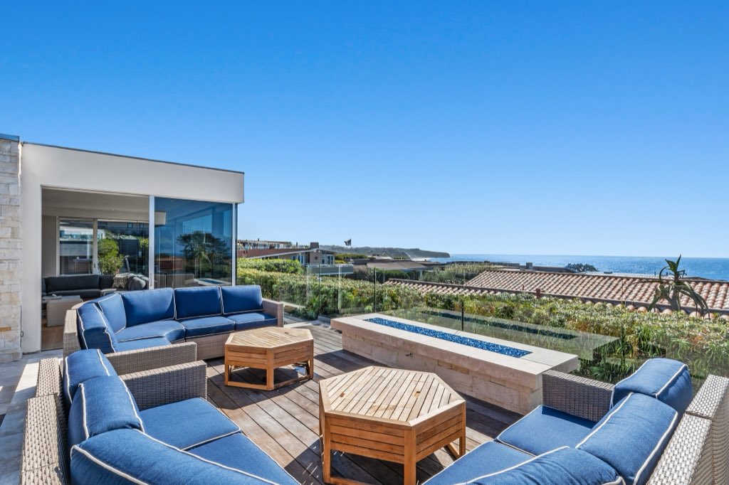 Monarch Bay modern: Fire lounge